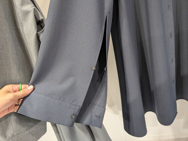 2ピースシャツミニワンピースセットのシャツの袖部分