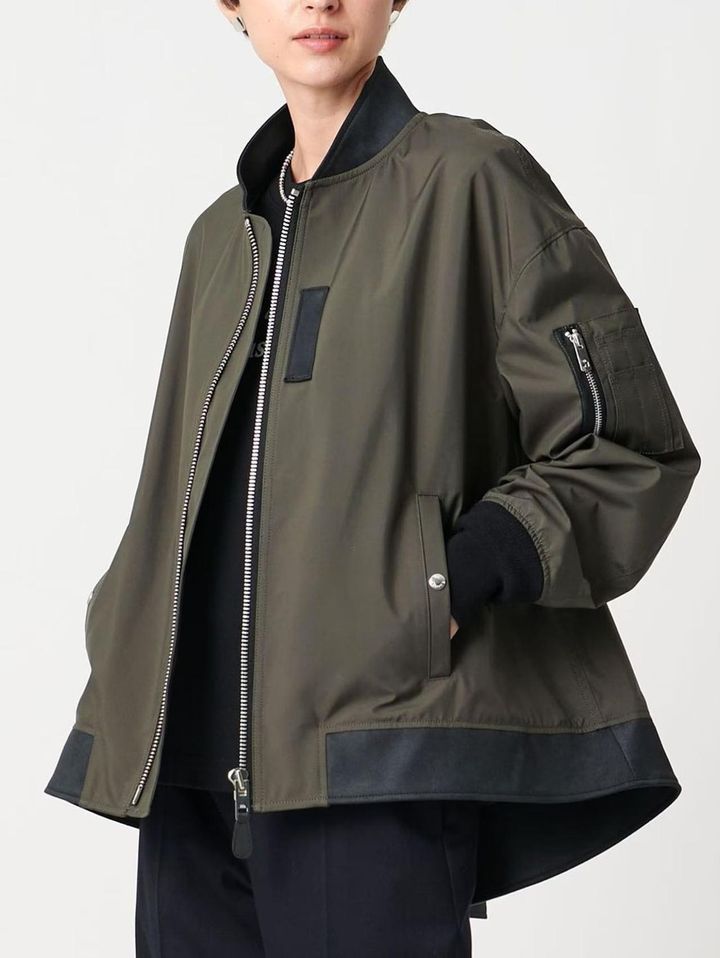 画像: 「MA-1 ジャケット」￥57,200【ザ・リラクス】 出典：ユナイテッドアローズ