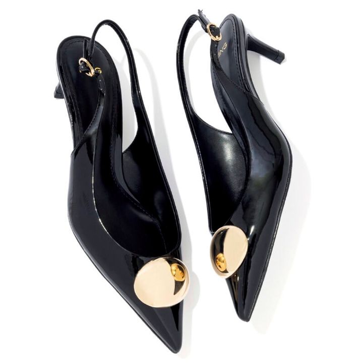 ゴールドの大きなオーバルモチーフがスタイリッシュ。[H5]￥9,990（マンゴ） 