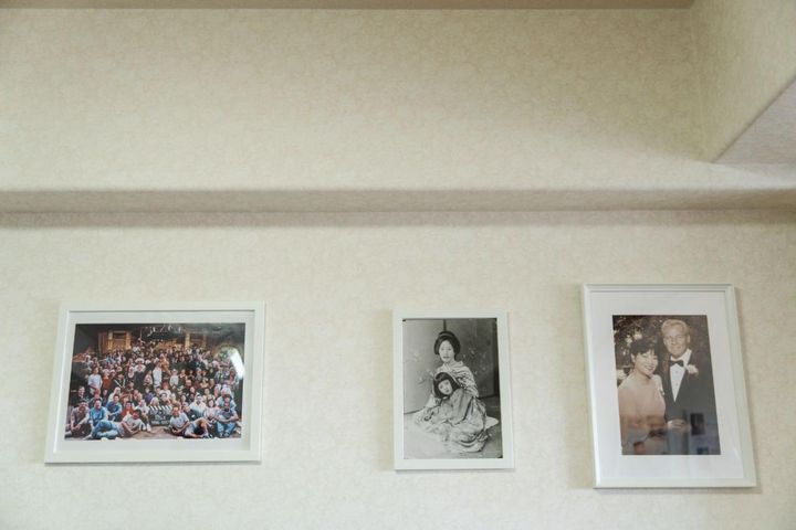 火事の後に奇跡的に残っていた貴重な写真の数々。