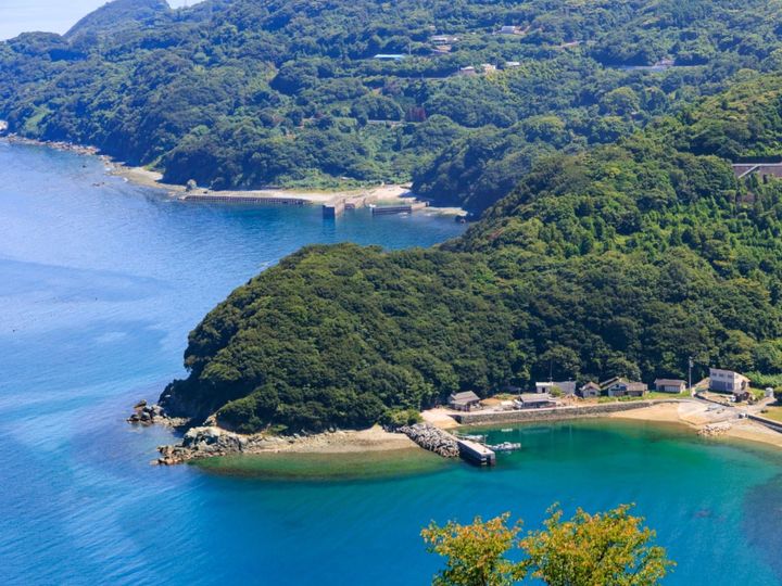 All About ニュース編集部が全国198人を対象に実施した「道の駅（絶景）」に関するアンケートの調査結果から、「絶景が楽しめると思う愛媛県の道の駅」ランキングを発表！ 2位「佐田岬半島ミュージアム」を抑えた1位は？