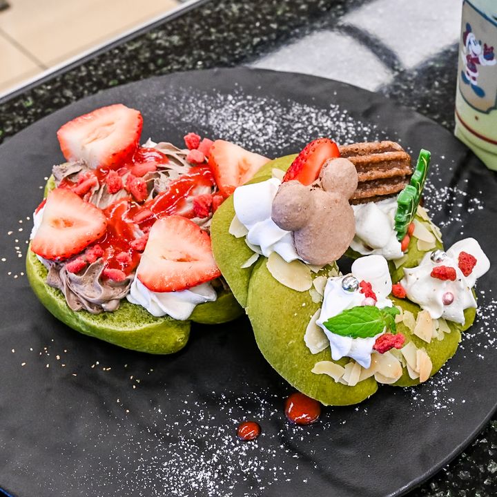 ディズニーアンバサダーホテル「チックタック・ダイナー」“ディズニー・クリスマス2025”スペシャルメニュー スペシャルサンドウィッチ1