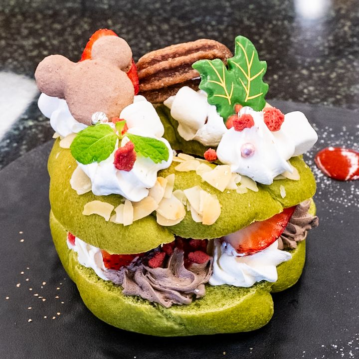 ディズニーアンバサダーホテル「チックタック・ダイナー」“ディズニー・クリスマス2025”スペシャルメニュー スペシャルサンドウィッチ