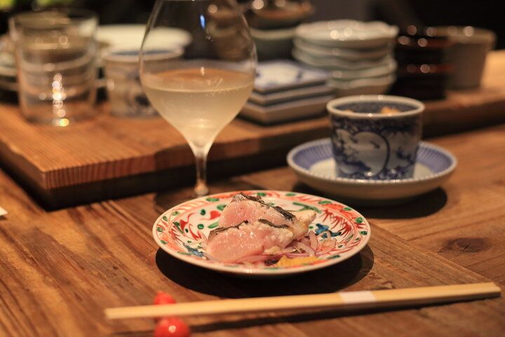 勝手口を抜けた先には…秘密にしたい大人の隠れ家が♪一流料亭の味をカジュアルにいただける和食居酒屋＆寿司店