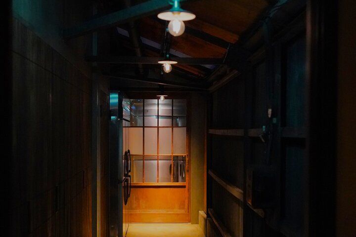 勝手口を抜けた先には…秘密にしたい大人の隠れ家が♪一流料亭の味をカジュアルにいただける和食居酒屋＆寿司店