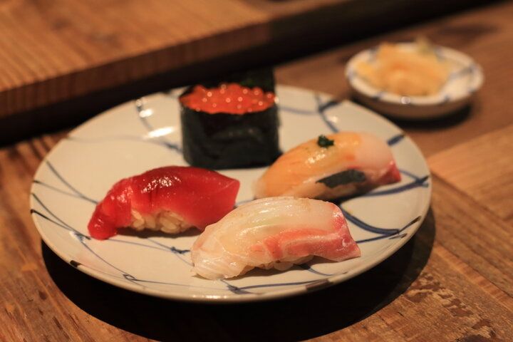 勝手口を抜けた先には…秘密にしたい大人の隠れ家が♪一流料亭の味をカジュアルにいただける和食居酒屋＆寿司店