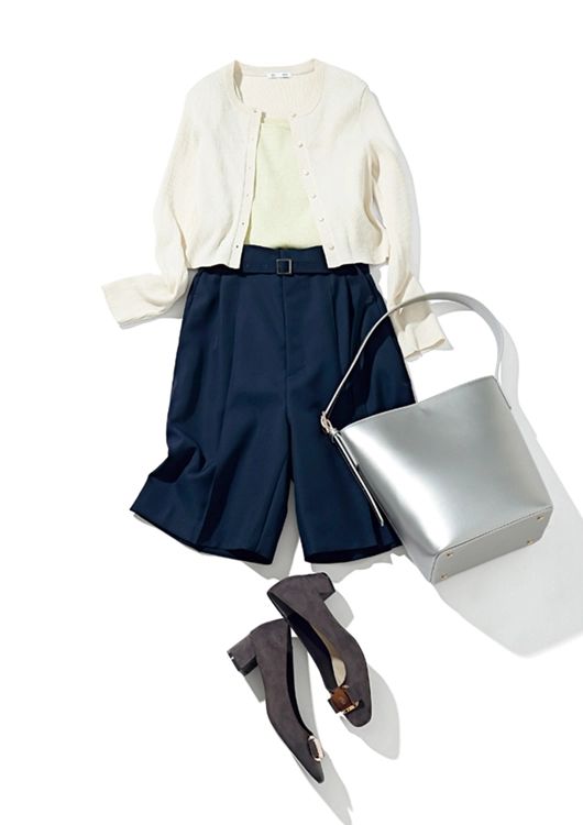 パッと華やぐトップス×ショーパンのきれいめ通勤コーデ