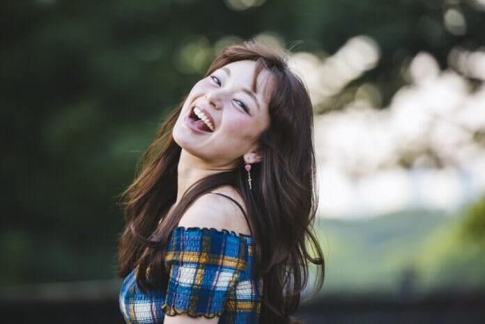 ショック…自分に自信がない女性の見られ方｜魅力的に見せるコツも