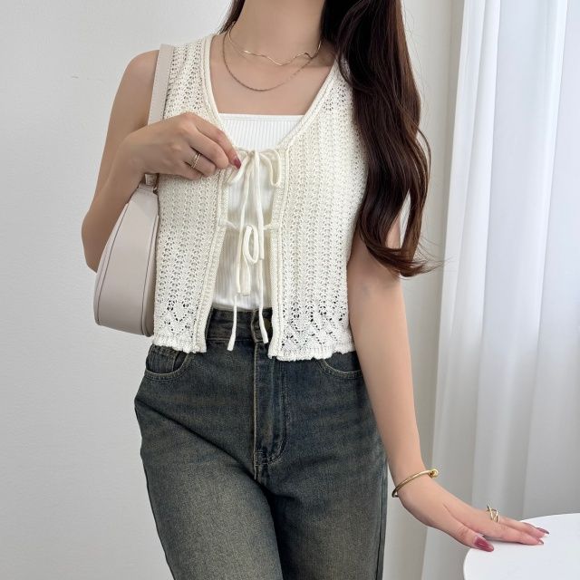 GUのナチュラルの「透かし編みニットジレ」