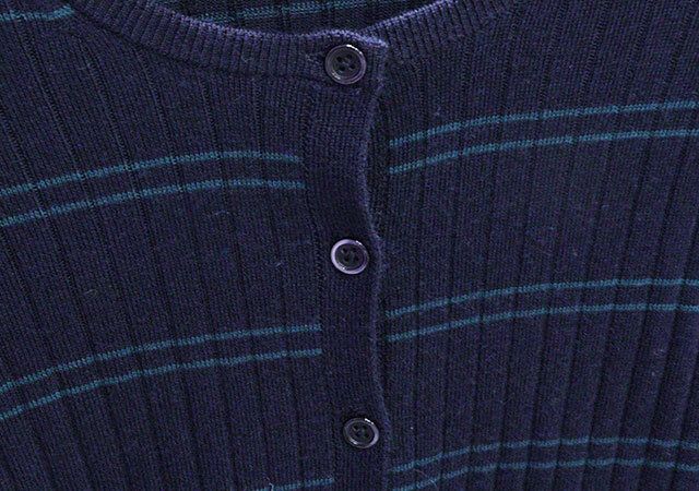 ユニクロのメリノリブクルーネックショートカーディガン2