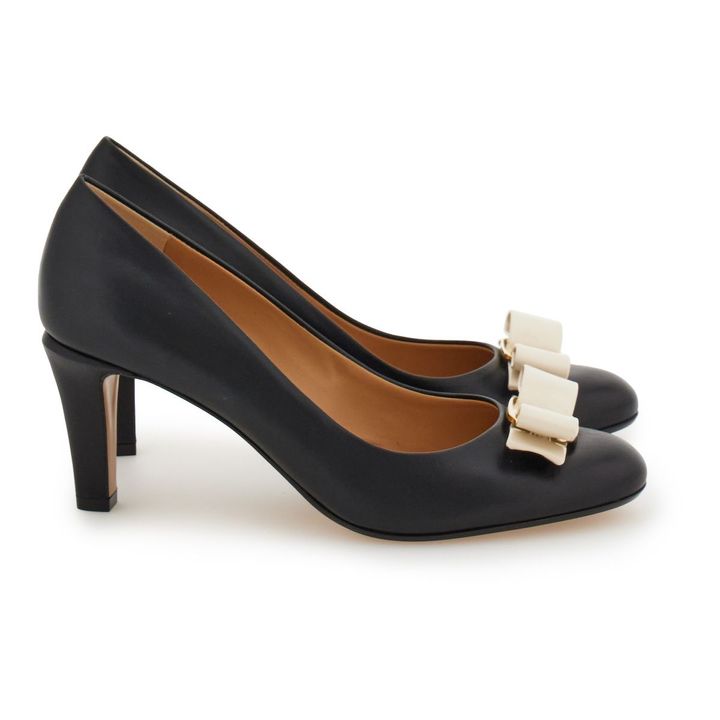 VARA（7cmヒール） ￥132,000／Ferragamo (フェラガモ・ジャパン0120-202-170）