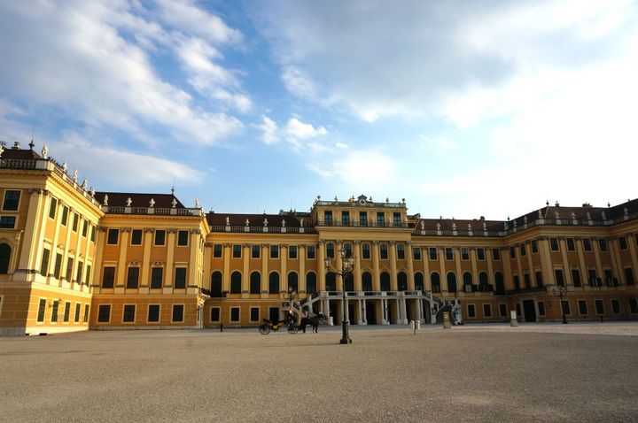 馬車での観光はわりと人気のアクティビティなので、こちらも早めの予約が望ましい