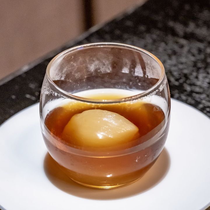 シェフのコンソメスープ（聖護院蕪入り）