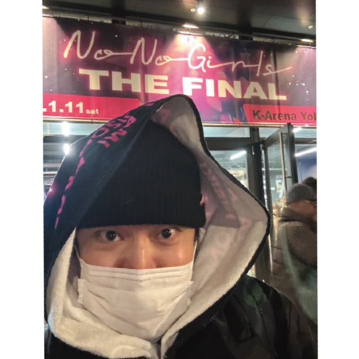 推しタオルを頭からかぶって応援するのが加藤スタイル。