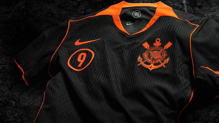 “丸の胸番号”まで再現！南米の名門が「懐かしいNIKEデザイン」の新ユニフォームを発表