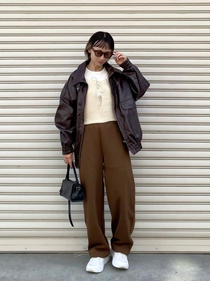 ゆったりとはけるシルエットが今っぽい 出典：WEAR