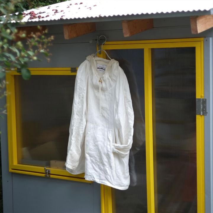 〈AUTREFOIS〉のリネンパーカー