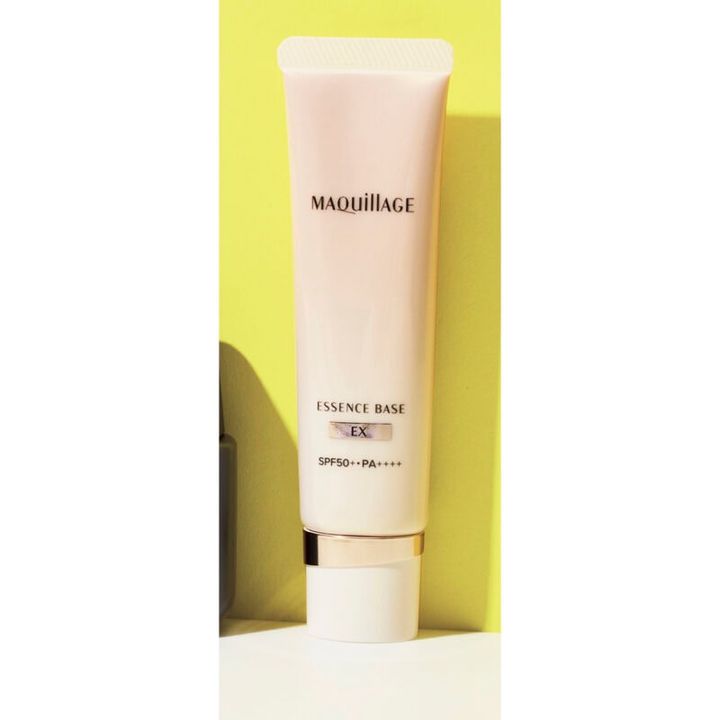 美容液のようなみずみずしい使い心地で隠ぺい感なく毛穴や色ムラをカバーし、透明感アップ。マキアージュ エッセンスベース EX SPF50＋･PA++++ 30g 3300円（マキアージュ）※8月21日発売
