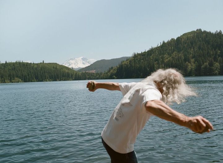 On（オン）×BEAMS（ビームス）×REI Co-op（レイコープ）が提案する新しいモダンアウトドアスタイル。スイスのパフォーマンス、東京のスタイル、REIの伝統的アウトドアが出会ったカプセルコレクションが9月25日（木）よりローンチする。