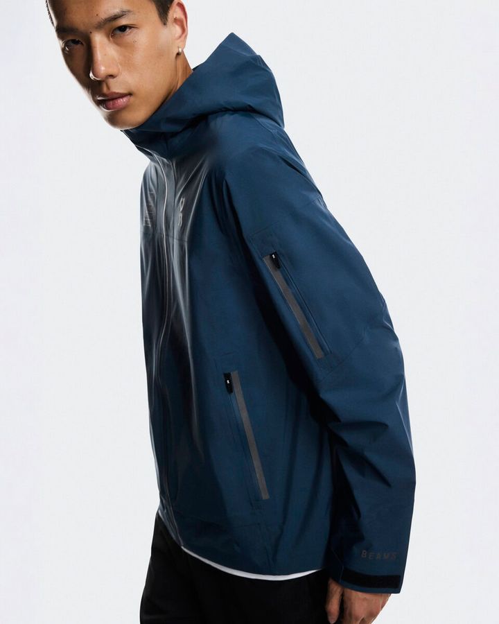 On × BEAMS × REI Co-op Trek Jacket ¥39,600