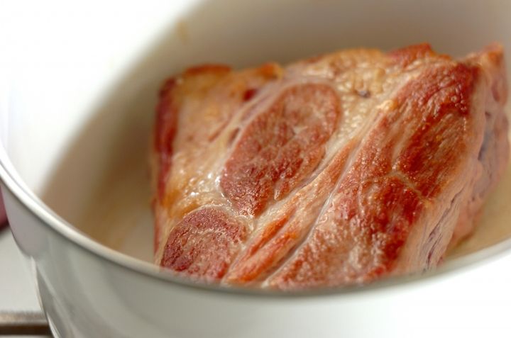 味しみしみ！豚ロース とゆで卵の煮ものの作り方1