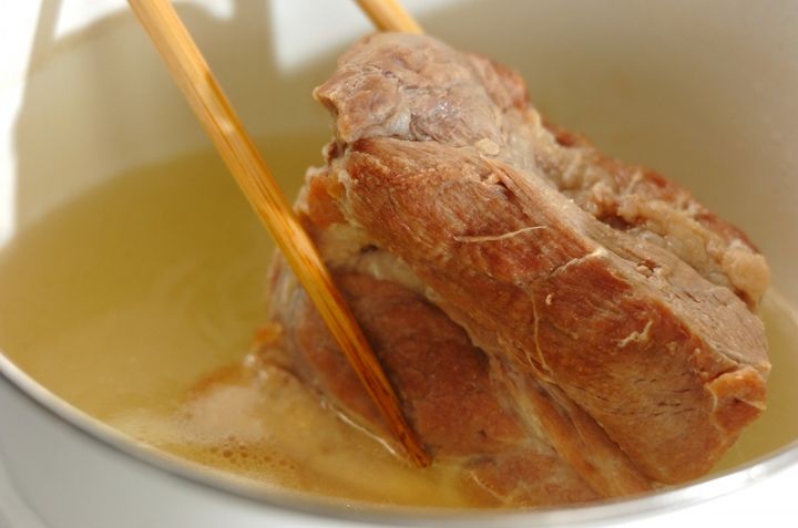 味しみしみ！豚ロース とゆで卵の煮ものの作り方3
