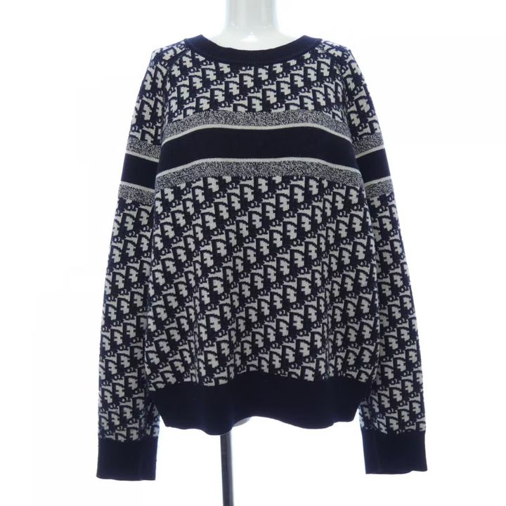 ディオールのネイビーのロゴニット