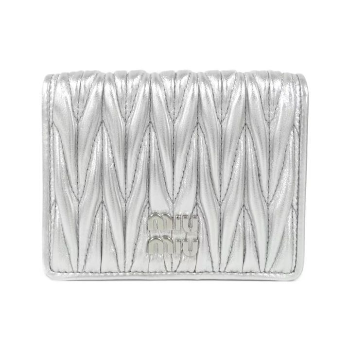 ミュウミュウの二つ折り財布