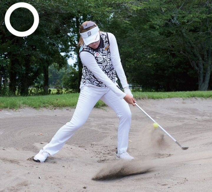 女子プロが教えるバンカー脱出法！構え方とグリップが重要