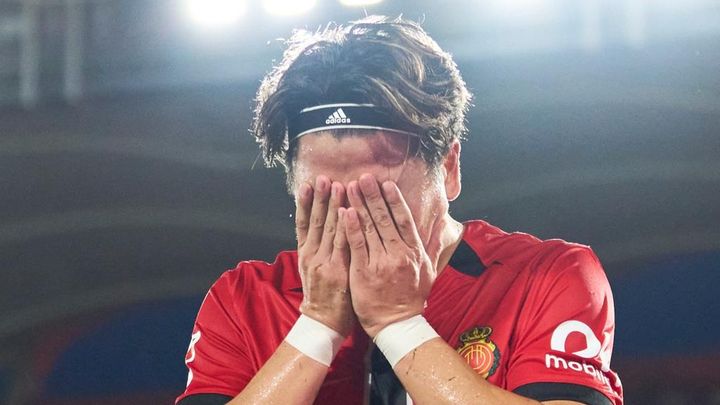 30歳日本代表FW、海外で英雄ゴールも故障再発で離脱…監督は交代が遅れたことを示唆