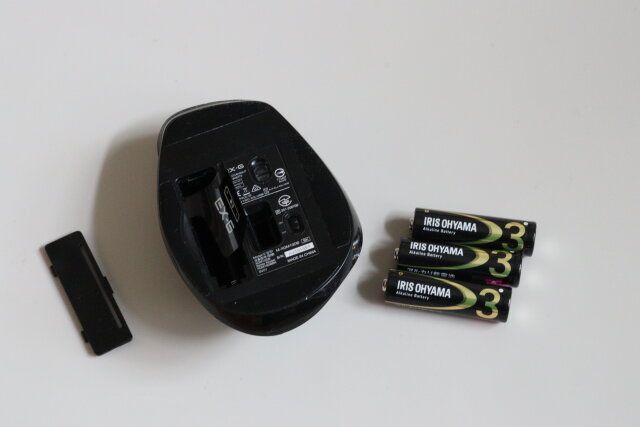 ダイソーのアイリスオーヤマのアルカリ乾電池 単3電池 3本ブリスターパック