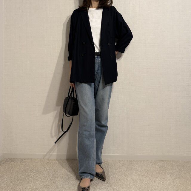 休日はカジュアルダウンした着こなしで