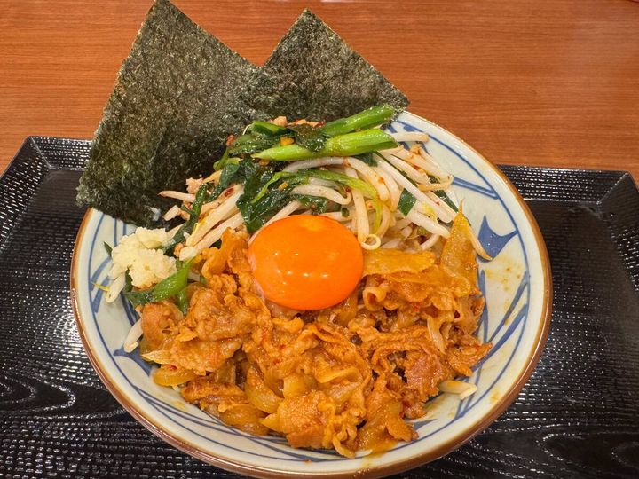 旨辛肉盛りニラ玉ぶっかけうどん