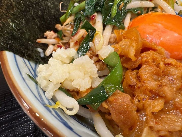 そして今年の旨辛肉盛りうどんにも、もちろん刻みニンニクが標準装備！