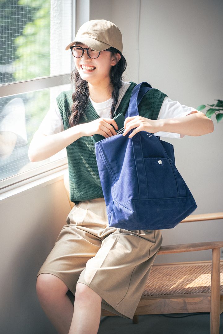 少し汗ばむ秋晴れには、白Tシャツ×ニットベストがちょうどいい！【FUDGE FRIEND おしゃれさんの毎日コーディネート vol.596｜ 栁沼芽以】