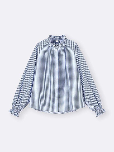 GUのフリルネックブラウス