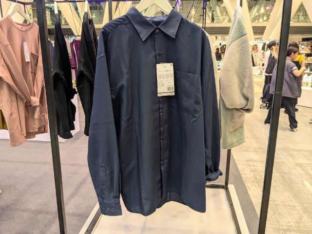 無地のイージーライト長袖シャツ