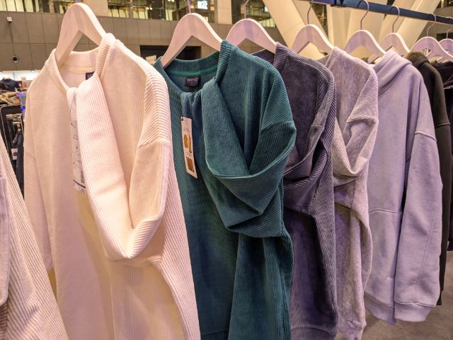 他の色のカットコールウォームプルオーバー