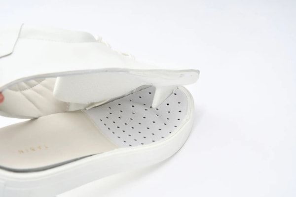 岡山県倉敷市の老舗地下足袋メーカーの丸五が新商品「TABIN」のクラウドファンディングに挑戦中