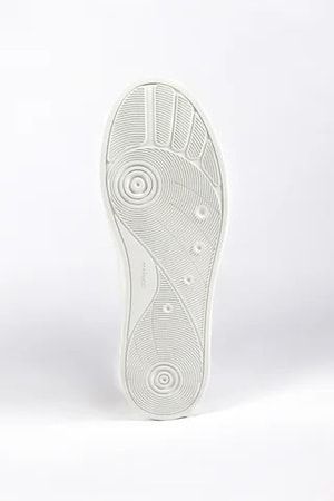 岡山県倉敷市の老舗地下足袋メーカーの丸五が新商品「TABIN」のクラウドファンディングに挑戦中