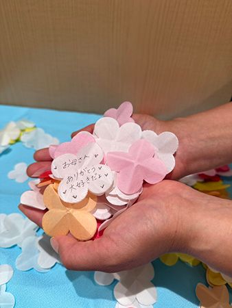 環境に配慮した「エコ花びら」で優しい海洋供養。海を守る供養へ