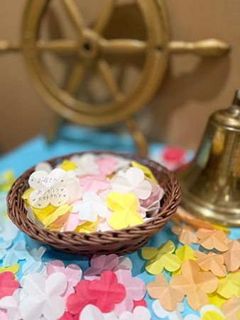 環境に配慮した「エコ花びら」で優しい海洋供養。海を守る供養へ
