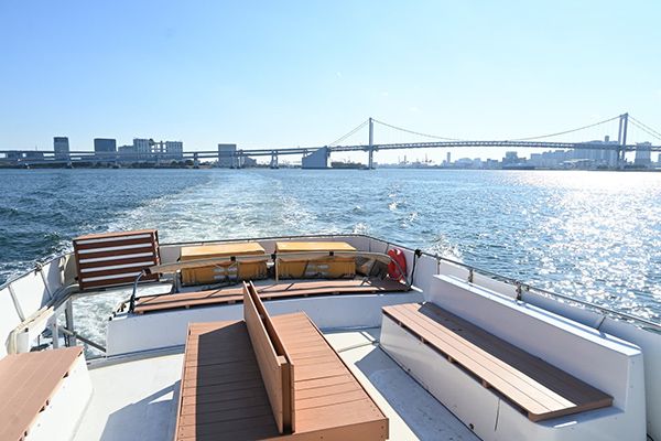 環境に配慮した「エコ花びら」で優しい海洋供養。海を守る供養へ