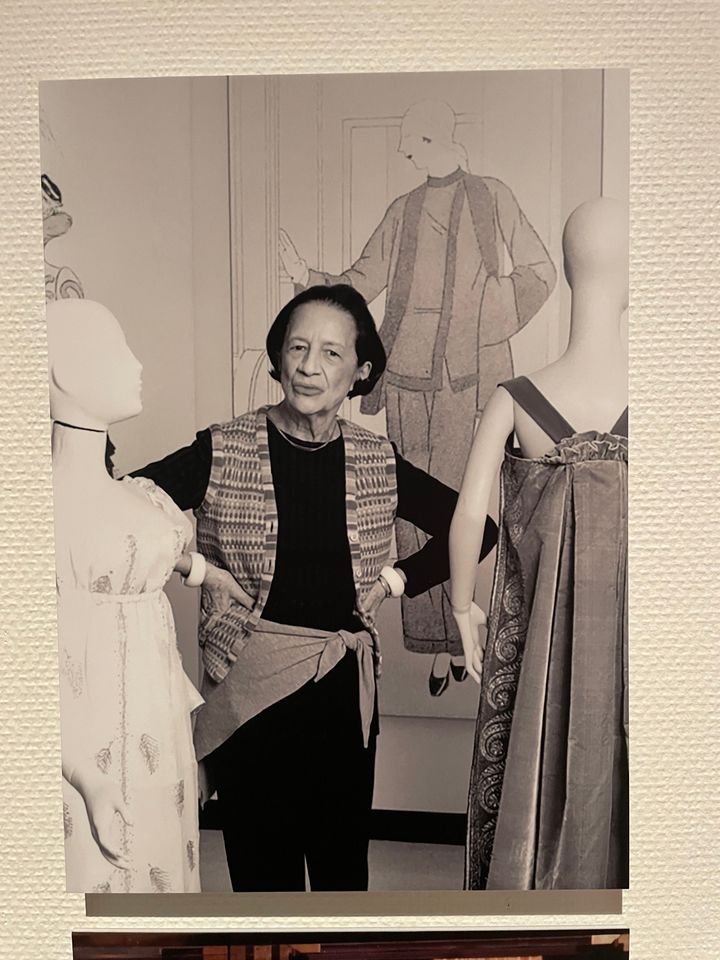 1976年、ニューヨーク・メトロポリタン美術館、コスチュームインスティチュートを訪れたダイアナ・ブリーランド。