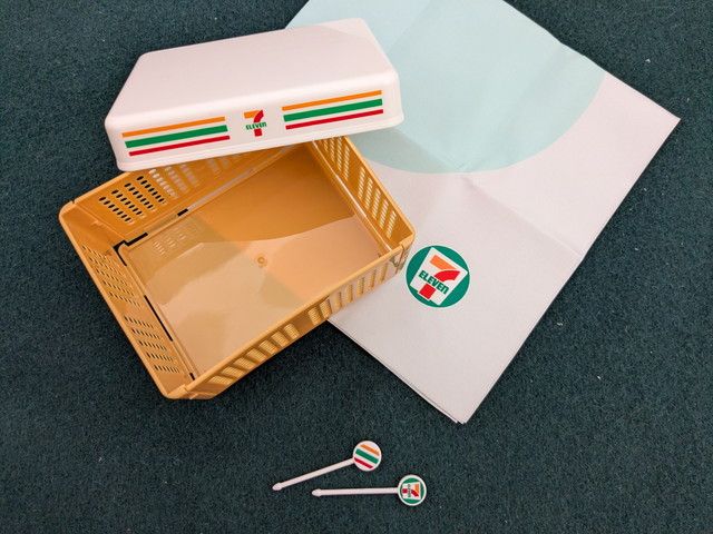 ランチボックス、風呂敷、ピックの3点セット