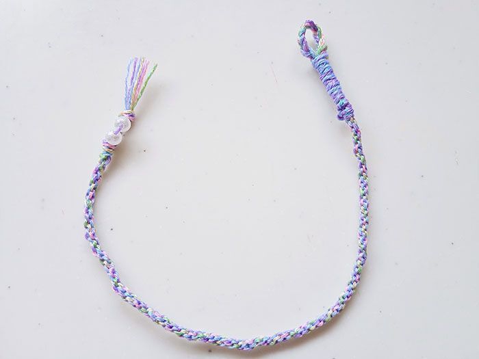 チップスターのフタがまさかの「編み機」に！くるくる回すだけで組みひも完成♡【作ってみた】