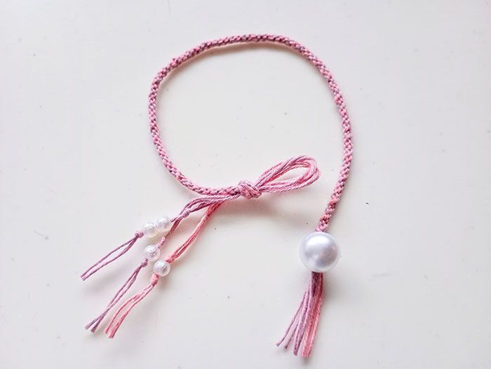 チップスターのフタがまさかの「編み機」に！くるくる回すだけで組みひも完成♡【作ってみた】