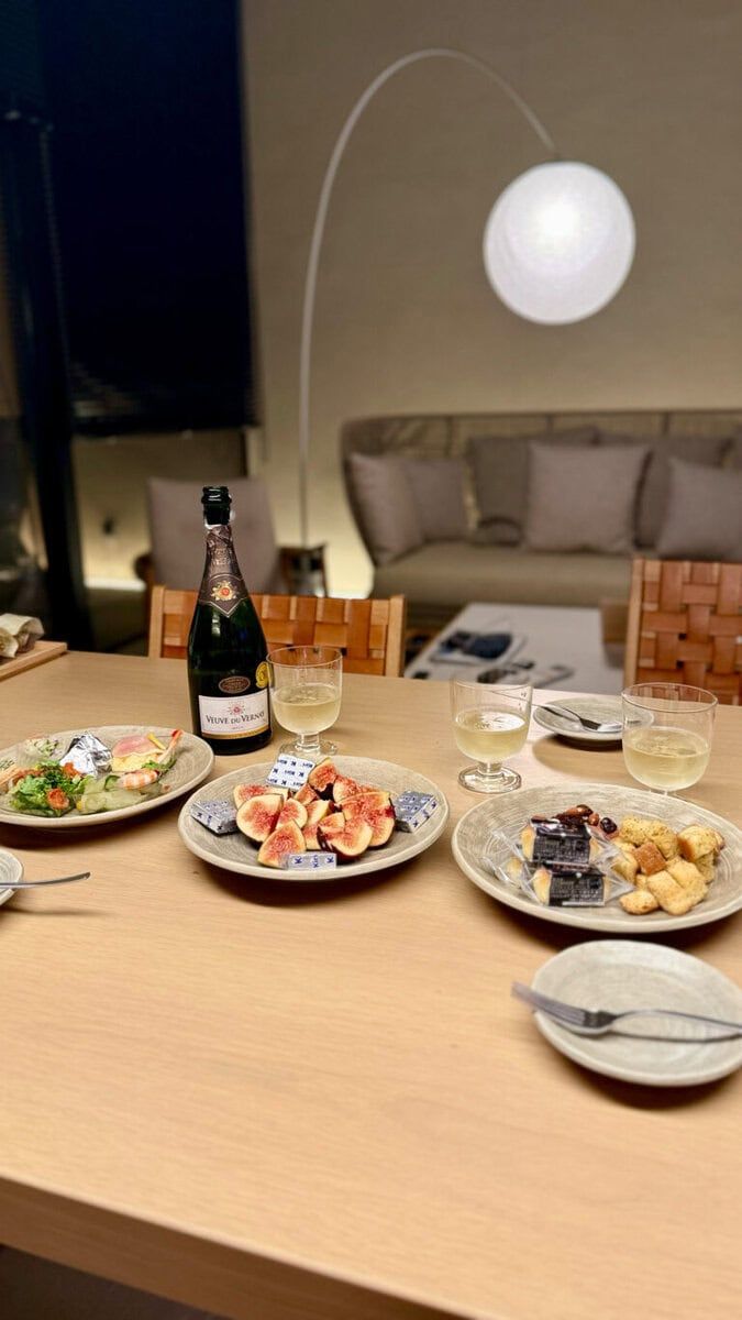 食材やワイン持ち寄りで誰にも気兼ねなく、別荘で女子トーク