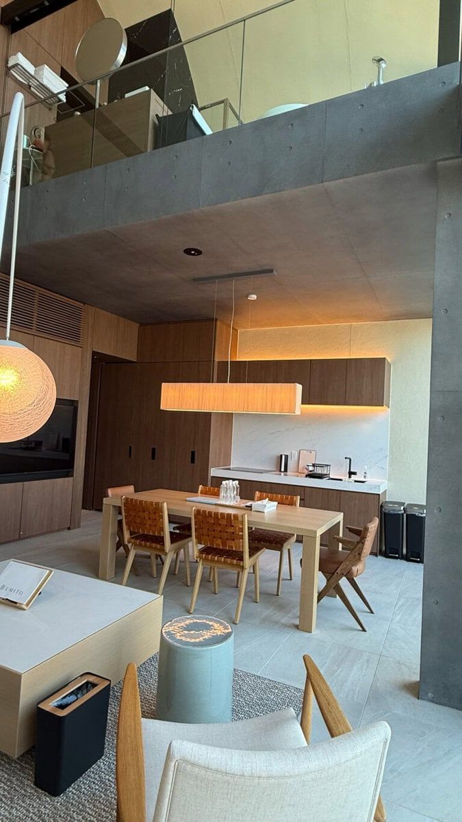 キッチンにはグラスやカトラリー、お皿など揃っています