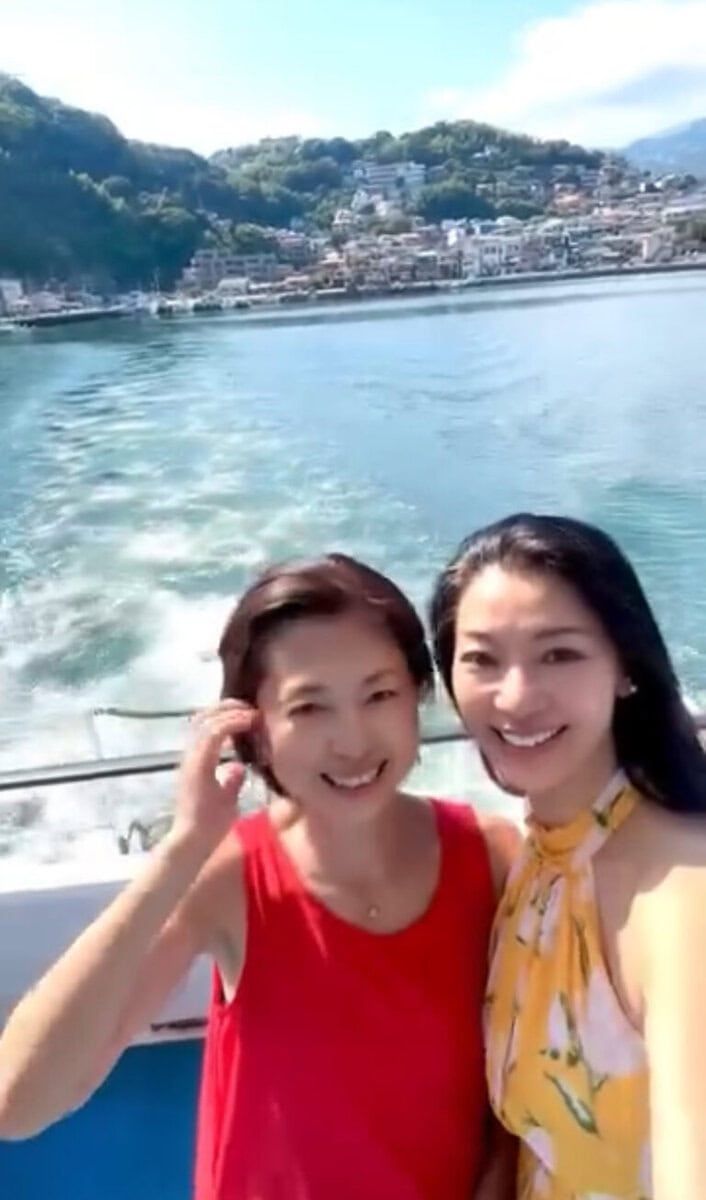 リビエラのような真鶴の港を背に、出航。